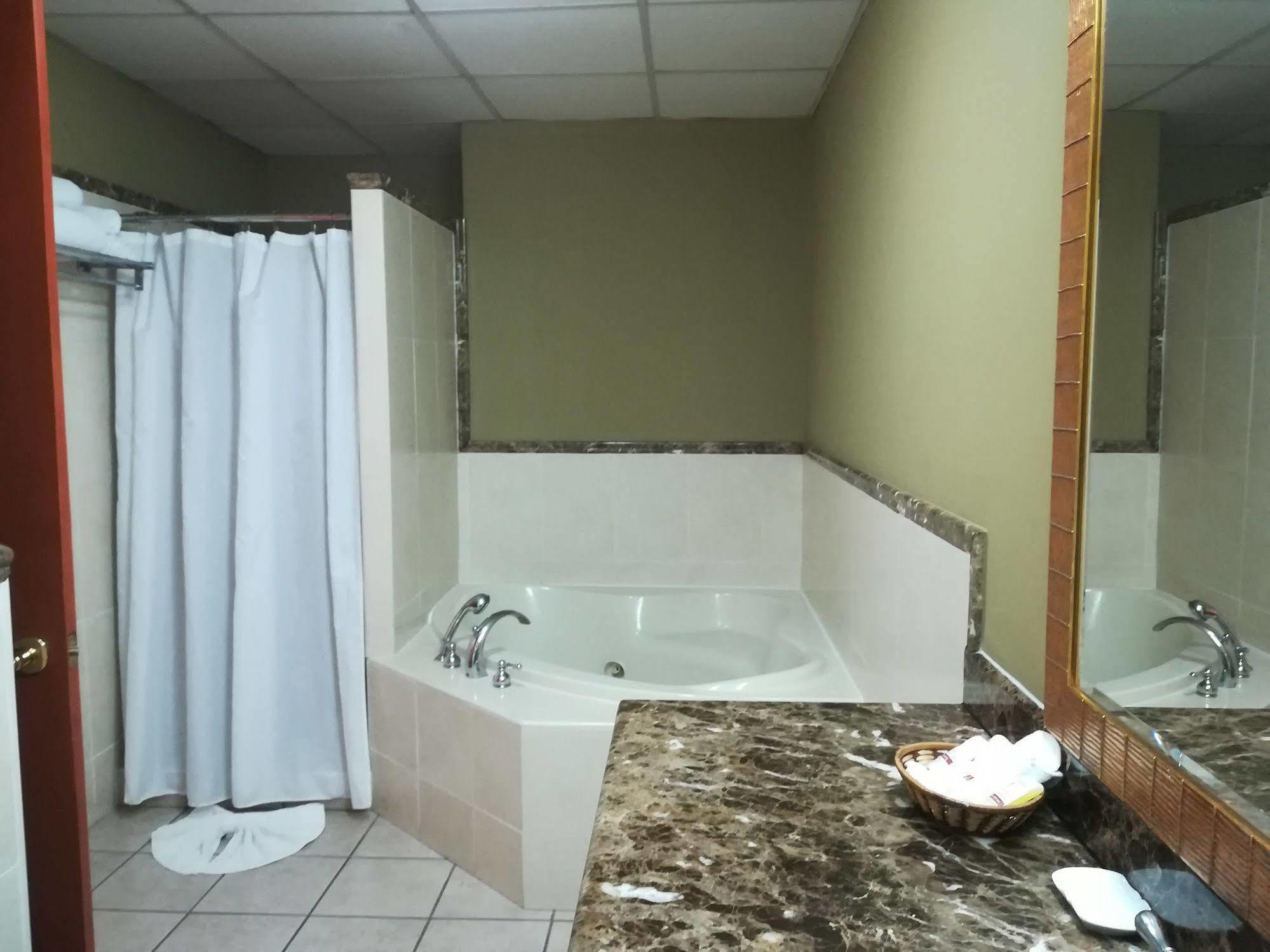 Suites Las Palmas, Hotel & Apartments. San Salvador Luaran gambar